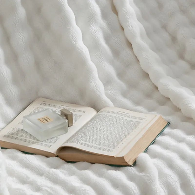 BUBBLECLOUD – Cozy 3D Bubble Plush Throw Blanket for All Seasons 5