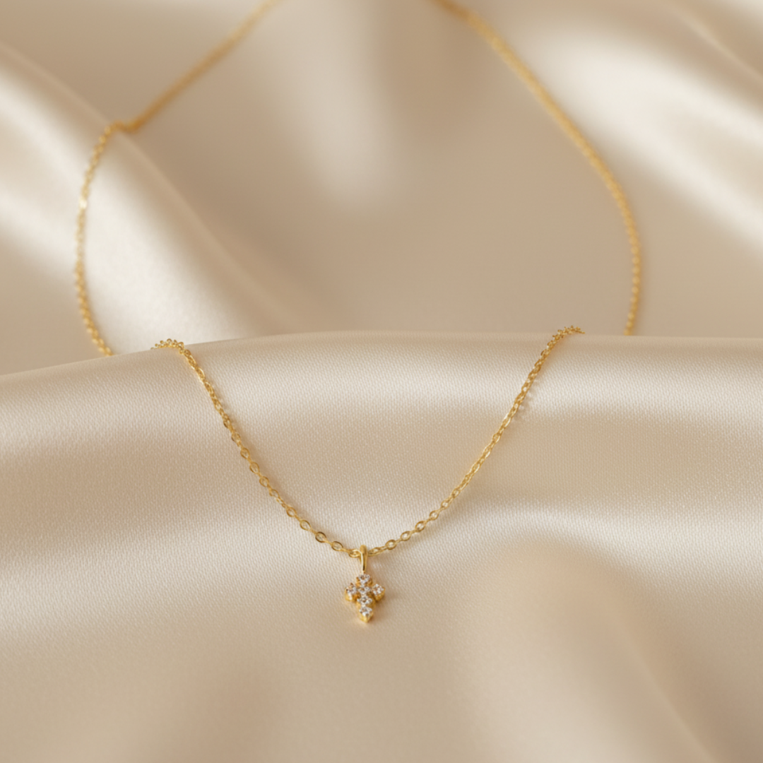 Distant Horizon Gouden en Zilveren Pavé Kruis Ketting