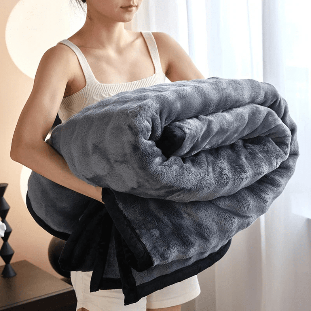 Cozy Comfort - Double-Sided Plush Fleece Blanket for Ultimate Warmth and Softness 3