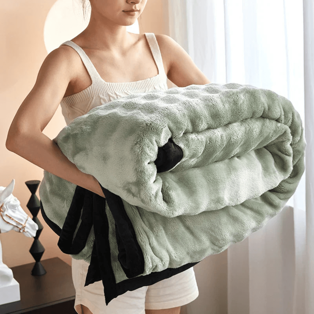 Cozy Comfort - Double-Sided Plush Fleece Blanket for Ultimate Warmth and Softness 6