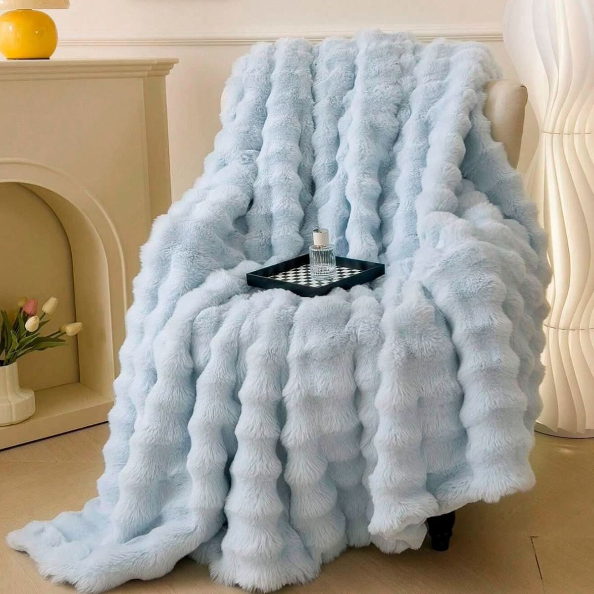 Cozy Haven - All-Season Soft Faux-Fur Blanket for Ultimate Comfort and Versatility 3