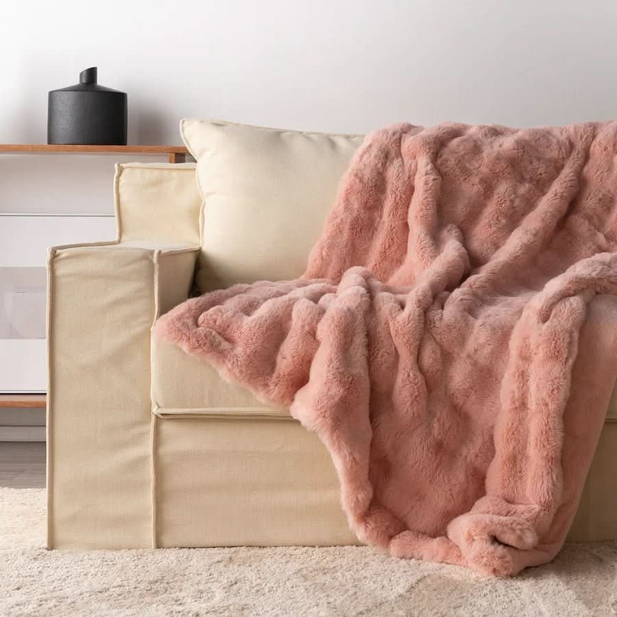 Cozy Haven - All-Season Soft Faux-Fur Blanket for Ultimate Comfort and Versatility 10