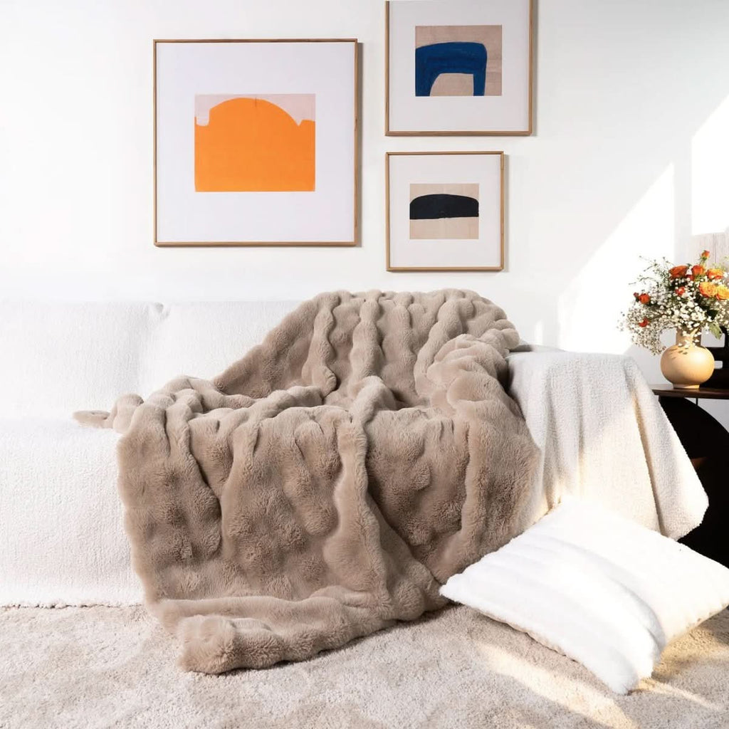 Cozy Haven - All-Season Soft Faux-Fur Blanket for Ultimate Comfort and Versatility 0