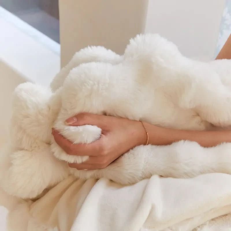 Cozy Haven - All-Season Soft Faux-Fur Blanket for Ultimate Comfort and Versatility 2