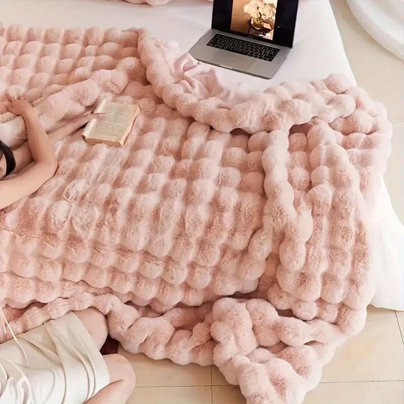 Cozy Haven - All-Season Soft Faux-Fur Blanket for Ultimate Comfort and Versatility 6